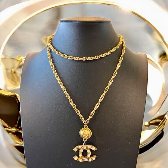 Chanel Vintage Gold Plated Pendant Necklace - Picture 1 of 7